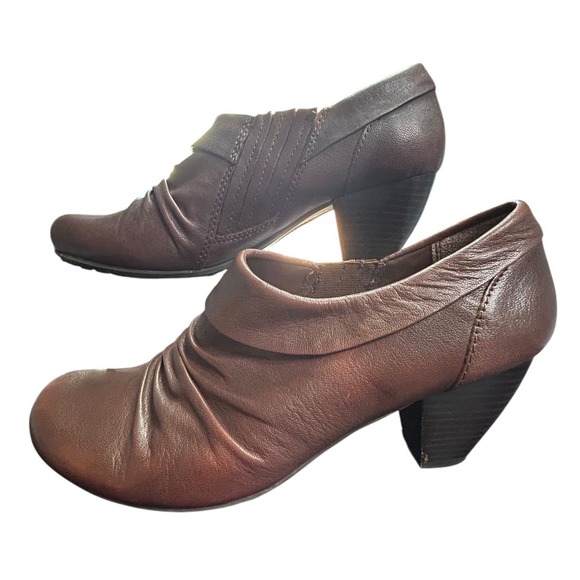 Bare Traps Leather Slip-On Heeled Booties Shoes Womens Size 9M Brown Classic - Picture 4 of 11